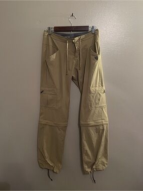 Mountain Hardwear Women’s, Convertible Cargo Pants - Tan, size 2, 32 inch inseam